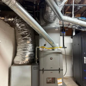 High-efficiency furnace connected to rigid and flexible ductwork